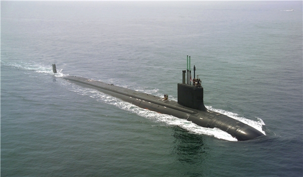 Commander: New warship, submarine to join Iranian navy