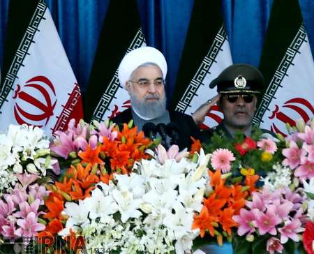 ايراني فوج قوم كے مفادات كے مطابق آگے بڑھتي ہے: صدر روحاني