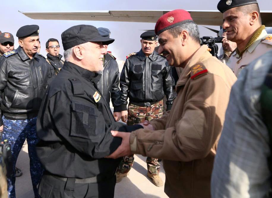 العبادي يتفقد القطعات الامنية في الموصل