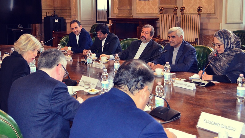 وزیر سائنس و ٹیکنالوجی: ایران انسانی وسائل کی ترقی کے لحاظ سے ترقی یافتہ ملکوں میں بھی اہم مقام کا حامل ہے