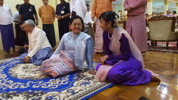 သက္ႀကီးဘိုးဘြားမ်ားကို ႏိုင္ငံေတာ္သမၼတက ပူေဇာ္ကန္ေတာ့ 