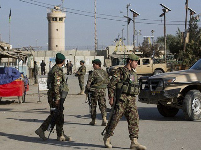 افغان فوج کے تربیتی کیمپ پر طالبان کے حملے میں ہلاکتوں کی تعداد 140 تک پہنچ گئی + تصاویر