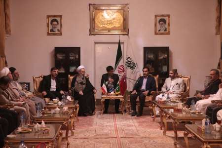 پاکستانی اسپیکر کی قم میں آیت اللہ اعرافی سے ملاقات، حرم بی بی معصومہ (س) میں حاضری
