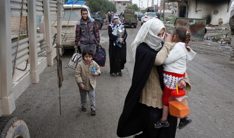 القوات العراقية تحرر حيا آخرا غرب الموصل والعوائل تفر نحو الجيش 