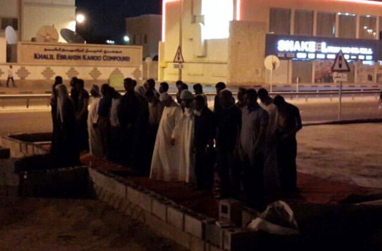 إقامة الصلاة جماعة في موقع مسجد العلويات المهدَّم وفي مسجد الإمام الهادي بنويدرات