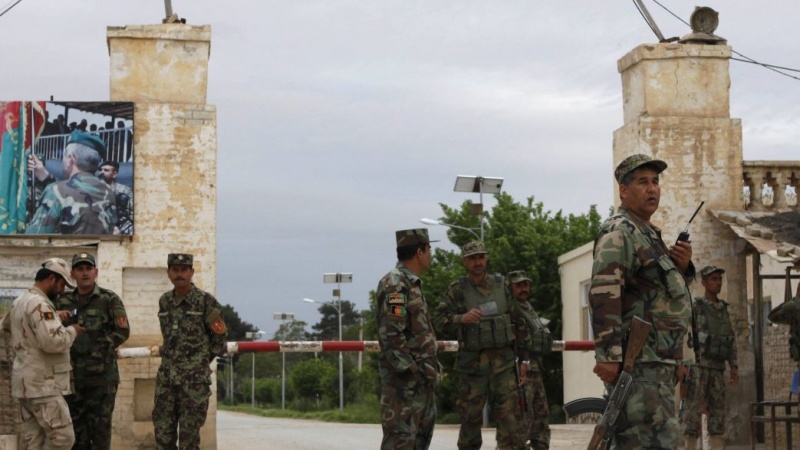 Ataque talibã deixa mortos e feridos em base militar no Afeganistão