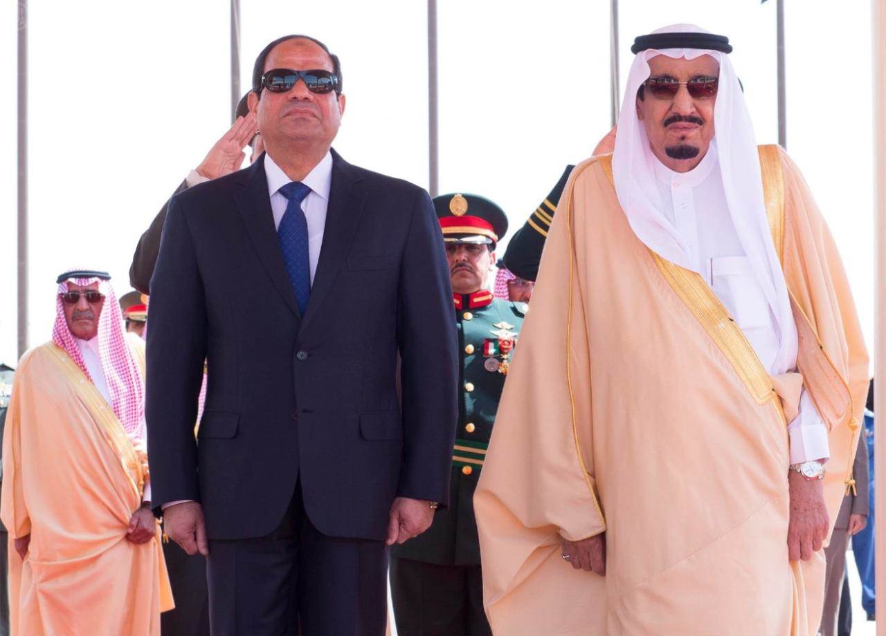 الرئيس المصري يصل الى الرياض بعد نشوب أزمة بين البلدين 