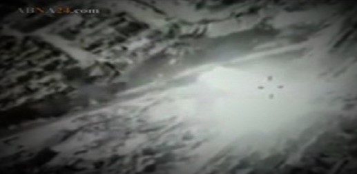 İŞİD-in intihar vasitəsinin, Mosulda İraq döyüş təyyarələri tərəfindən vurulma anı / Video