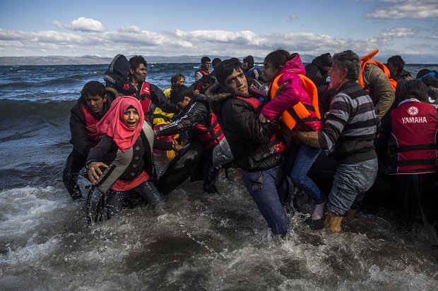 Migrant boat death toll rises to 15, Greek coastguard say