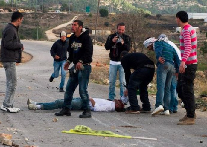 إصابة شاب فلسطيني برصاص الاحتلال على حاجز عسكري شمال الضفة