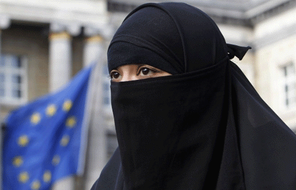 ألمانيا تفرض حظرا جزئيا على ارتداء البرقع 