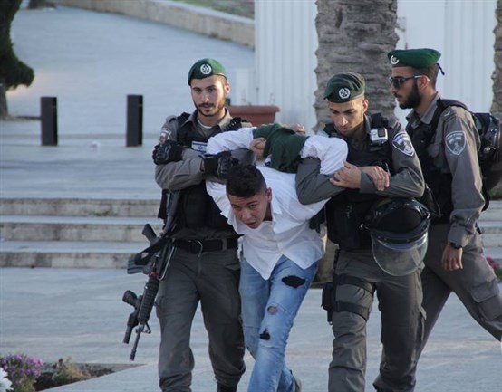 Israeli forces injure 13 Palestinian journalists while attempting to cover Jerusalem sit-in