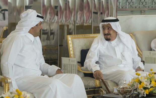 قطر کے بادشاہ کی سعودی عرب کے بادشاہ سے ملاقات