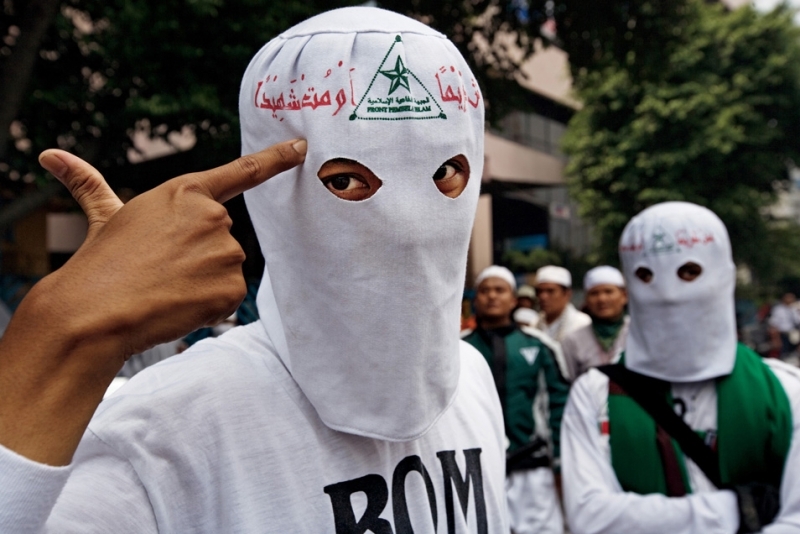 Radikalisme dan Politik Identitas