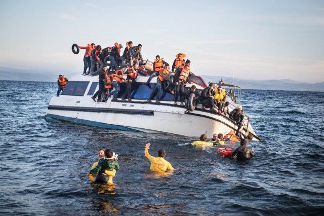 Italian coastguard: 3,000 refugees rescued in Mediterranean Sea in a single day