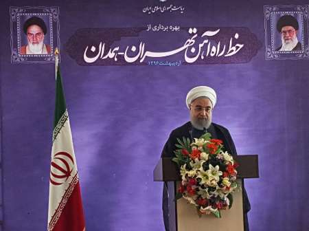 رہبر انقلاب کی ہدایات پر عمل کرنا ہماری ترجیح ہے: صدر روحانی