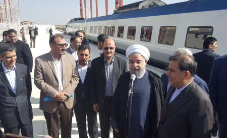 صدر روحانی کی موجودگی میں ہمدان سے تہران تک ریلوے لائن کا افتتاح