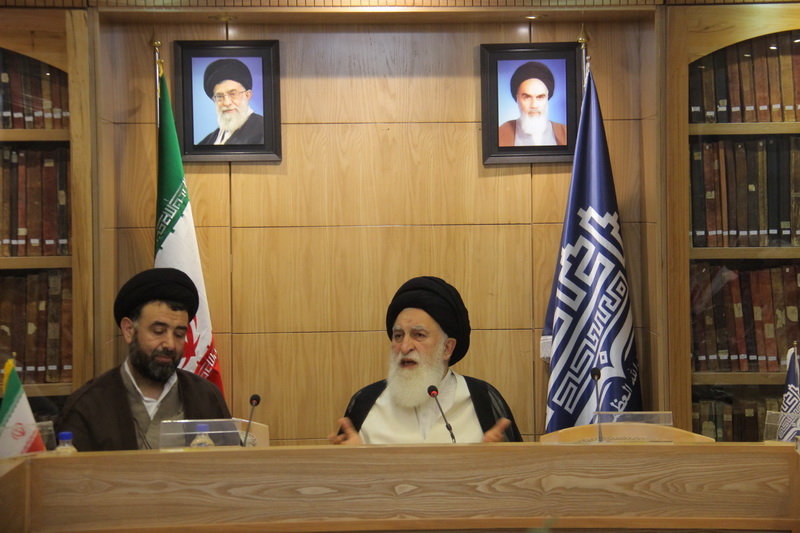 Senior Shia scholar receives German priests in Qom 