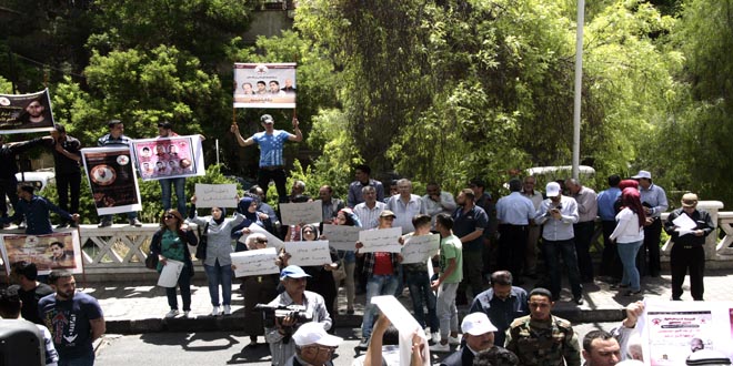 Syrians stage sit-in to express solidarity with Palestinian hunger strikers / Pics