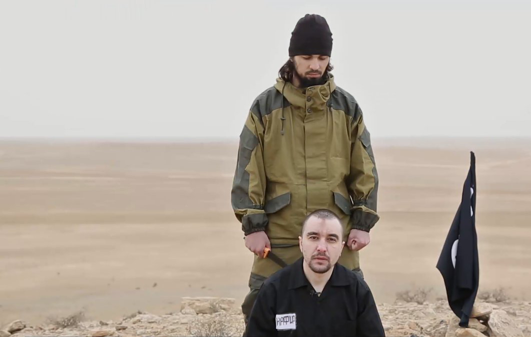 ISIS beheads Russian intelligence officer in Syria / Pics