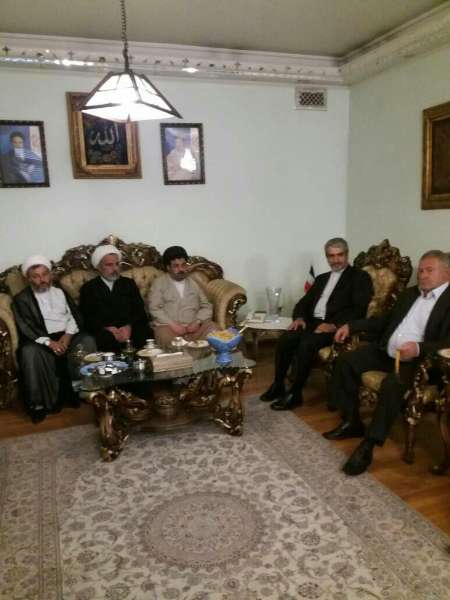 Iranian ambassador to Syria receives group of Shia Muslims living in Damascus