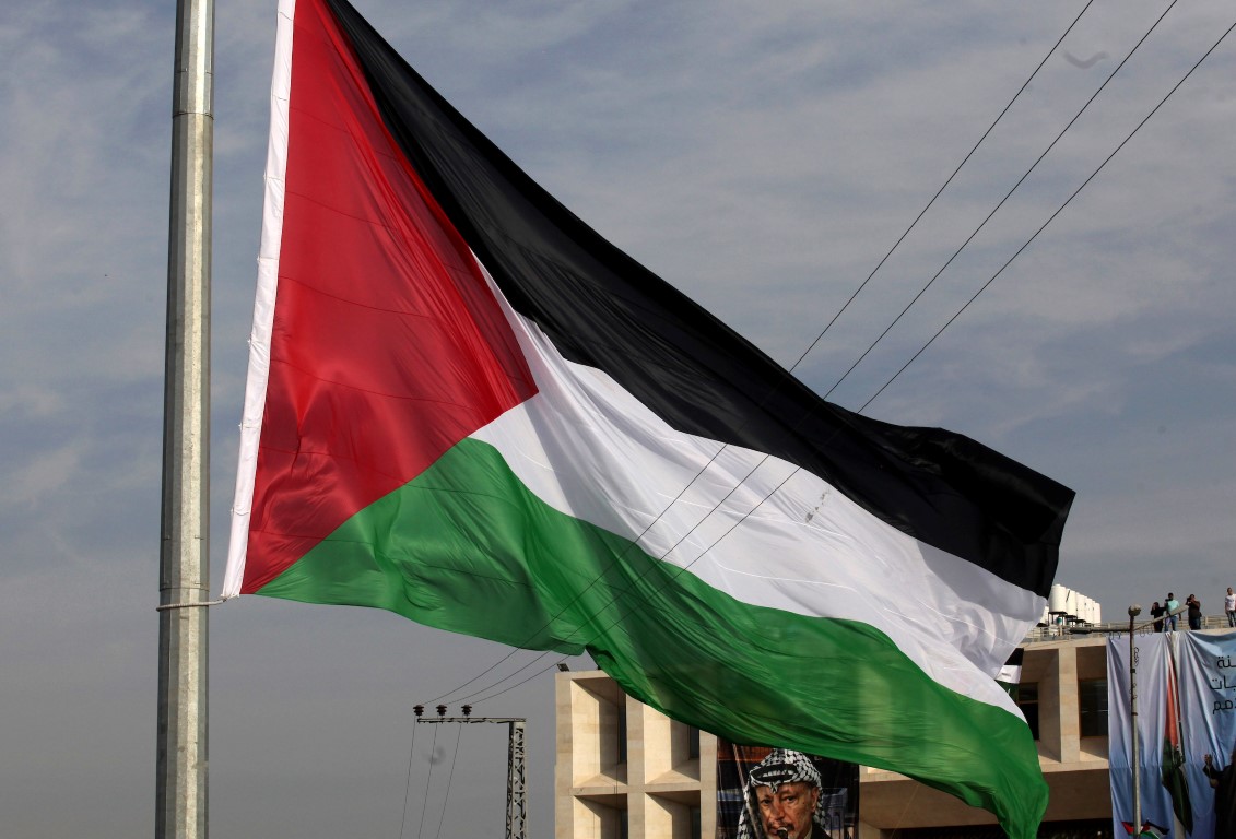 إيرلندا ترفع العلم الفلسطيني على مبنى بلديتين بعد تصويت وتل أبيب "غاضبة"