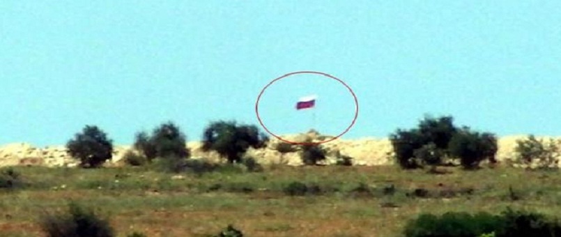 Türkiye'nin Suriye sınırına Rus bayrağı asıldı