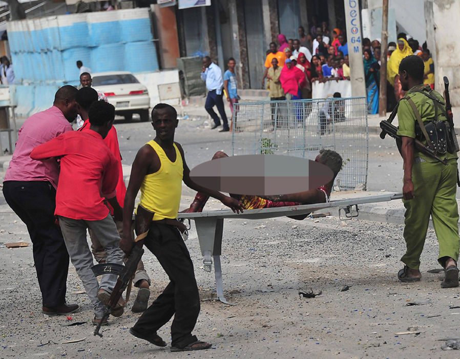 7 Muertos y Decenas de Heridos deja Atentado con Terrorista con Coche Bomba en Somalia 