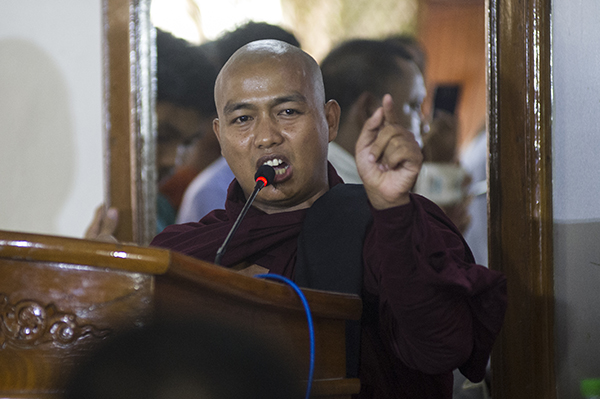 မဂၤလာေတာင္ၫြန္႔ ပဋိပကၡတြင္ပါဝင္ခဲ့ေသာ သံဃာႏွစ္ပါးႏွင့္ လူငါးဦးကုိ ပုဒ္မႏွစ္ခုျဖင့္ အမႈဖြင့္၊ ဖမ္းဝရမ္းျဖင့္ စတင္ဖမ္းဆီး