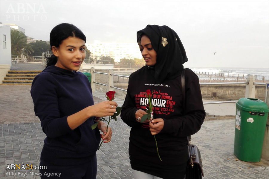 Los Voluntarios Kenianos de ¿Quién es Hussain (P)? Regalaron Flores por el Aniversario del Nacimiento del Imam Mahdi (a.y.)