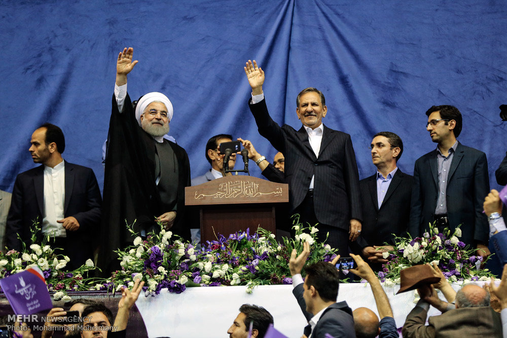تصویری رپورٹ: تہران میں صدر حسن روحانی کا انتخابی ریلی سے خطاب