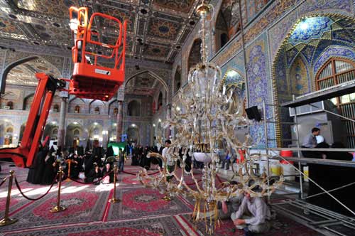 إيران تُهدي 1000 ثرية للعتبة العلوية بالنجف الاشرف