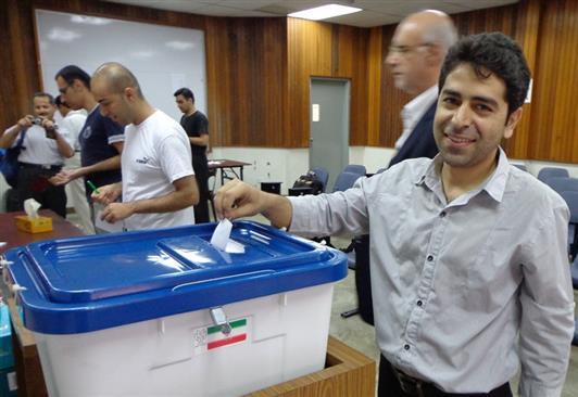 الشعب الايراني العظيم في الانتخابات سيحبط جميع المؤامرات الامريكية والسعودية والصهيونية 