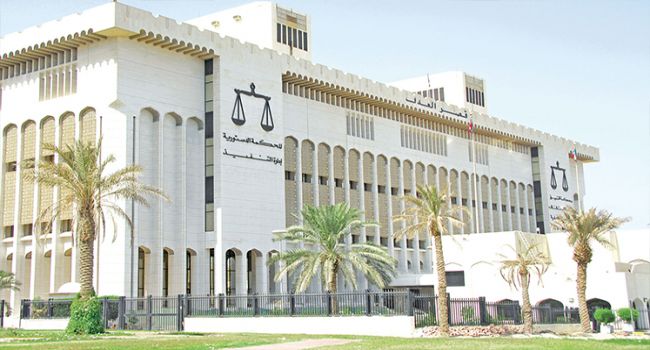 سجن 3 من أفراد العائلة المالكة في الكويت