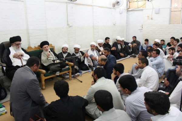 المرجع الحكيم يدعو إلى الإخلاص لله والمثابرة لخدمة العقيدة 