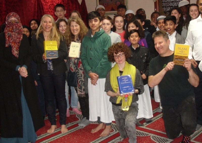 UK Muslims welcome Jews to Minhaj-ul-Qur’an mosque in Forest Gate