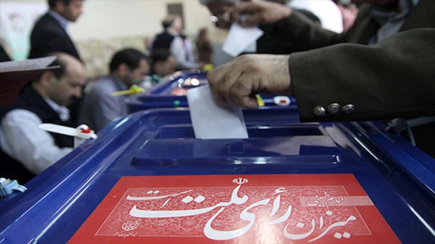 310 écoles à l'étranger, prêts à la présidence de l'Iran