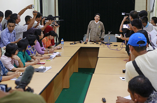 ဦးတင္ဦး ဦးေႏွာက္ေသြးေၾကာပိတ္ၿပီး ကုိယ္တစ္ျခမ္း ေလျဖတ္သြားျခင္းျဖစ္ ေရာဂါအေျခအေန စိတ္ခ်ရသည့္ အေနအထားသုိ႔ ေရာက္ရွိရန္ ခုနစ္ရက္ 