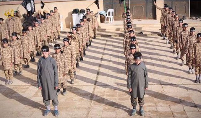 200 امرأة و600 طفل من الأتراك في قبضة داعش الوحشي بسوريا