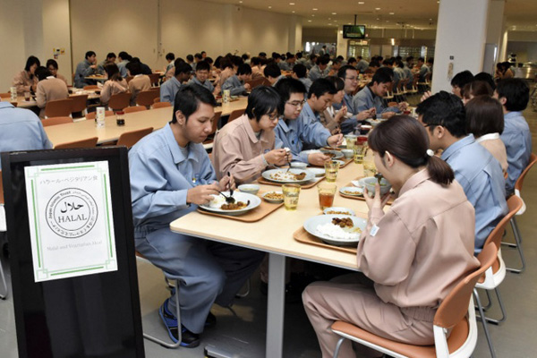  黒部事業所にハラル食堂　外国籍の社員の環境整備
