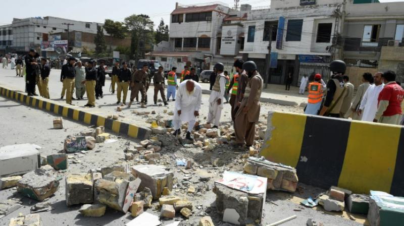 Roadside bomb kills five in northwestern Pakistan