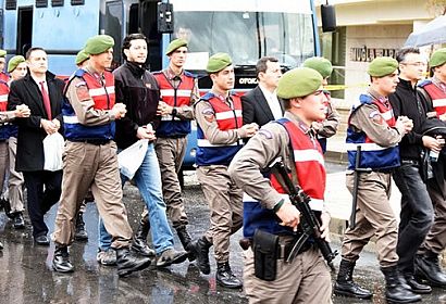 اعتقال جديد لـ "35" شخصاً في تركيا بتهمة محاولة الانقلاب 