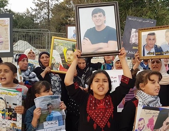 Palestinians stage sit-ins in Ukraine, France in support of hunger strike / Pics