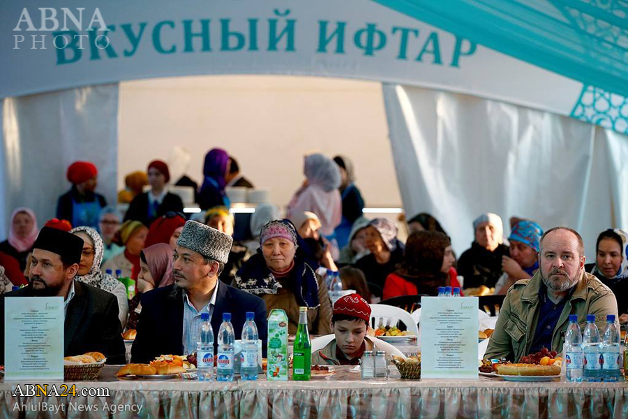 “Musulmanes Rusos Durante el Iftar del Bendito Mes de Ramadán”
