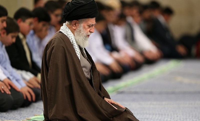 رمضان المبارک میں ہر روز رہبر معظم کی امامت میں نماز ظہرین باجماعت ادا کی جائے گی