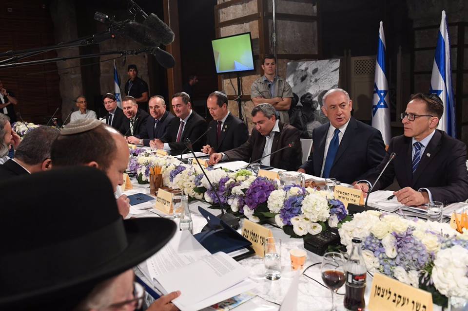 Zionist cabinet holds meeting in tunnels beneath Aqsa Mosque