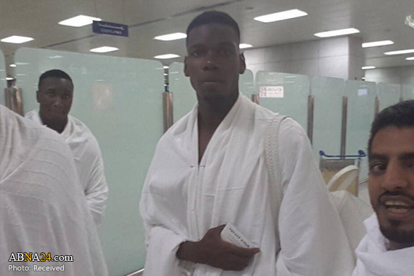 Bintang MU, Paul Pogba Sambut Ramadhan di Depan Ka'bah