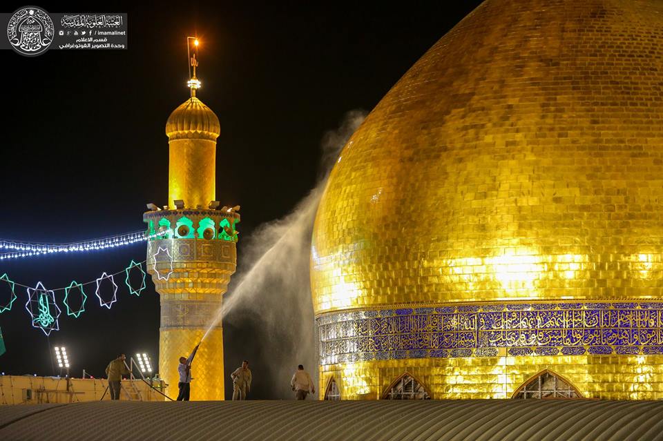 تقرير مصور/ مع حلول شهر رمضان المبارك العتبة العلوية تغسل القبة المباركة لمرقد أمير المؤمنين(ع)