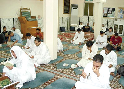 تونس تمنع الاعتكاف والتهجد في المساجد دون ترخيص!