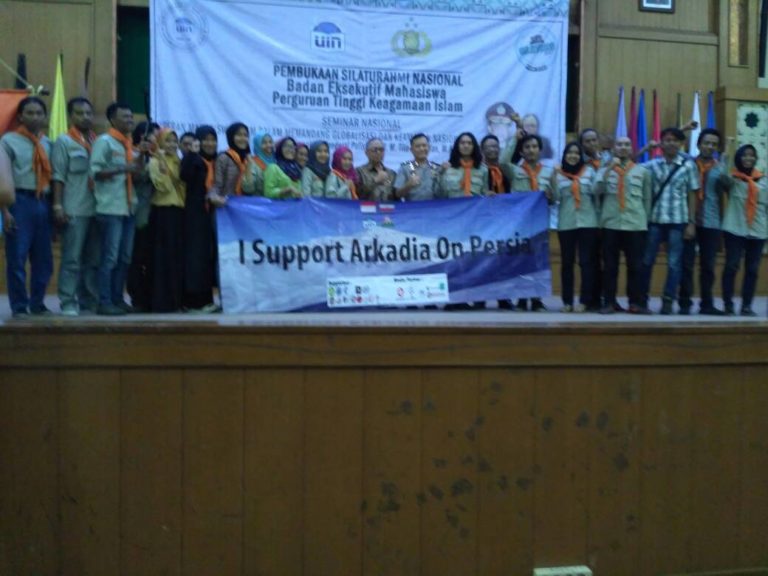 Mahasiswa Pecinta Alam UIN Jakarta Sukses Capai Puncak Gunung Tertinggi Iran